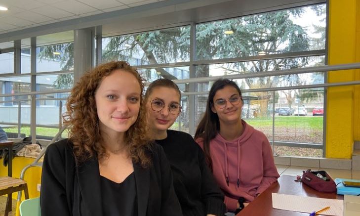 Des étudiantes en deuxième année de Biologie Médicale et Biotechnologie à l’IUT de Tours Nord